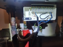 Image of a boiler's connection panel with visible wires and a resistor.