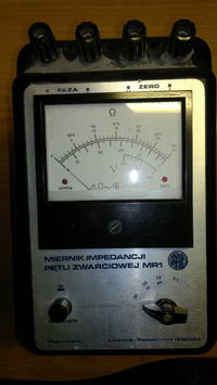 Gdzie znaleźć schemat lub instrukcję obsługi miernika impedancji MR 1?