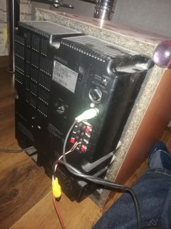 Funkcja wyjść w subwooferze Sony SA-WM250 porównanie z Creative