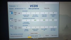 Zrzut ekranu VCDS, pokazujący bloki pomiarowe i statusy immobilizera.