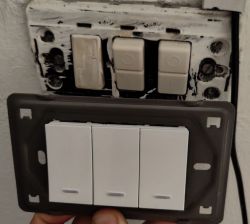 Teardown of Milfra TB-23 Wall Socket Milfra TB-23 wall socket during teardown.