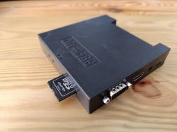 Prototypgehäuse DIY-A586 mit 3D-Druck, mit sichtbarem microSD-Adapter.