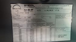 Tabliczka informacyjna z danymi technicznymi układu hamulcowego MAN.