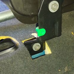 Opel Astra G2 Kombi - Gdzie kupię spinkę/kołek do przykręcenia tunelu