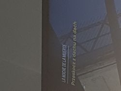 Ekran gry z zadaniem Przeskocz z dachu na dach w Far Cry 6, widoczne menu z napisem.