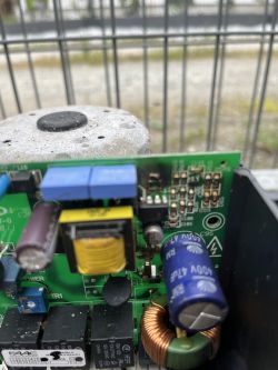 Jaki to napęd do bramy i jakie elementy były w spalonych obszarach PCB?