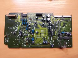Płytka drukowana urządzenia Sony MHC-4700 z elementami elektronicznymi