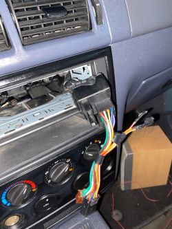 Brak dźwięku w samochodzie - Radio działa,nie ma dźwięku