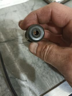 Suzuki 1.6 układ chłodzenia - Co to jest? Połamałem zaworek na układzie chłodzenia