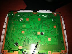 PsOne SCPH 102 nie włącza się - brak zasilania, przypalony element na płycie