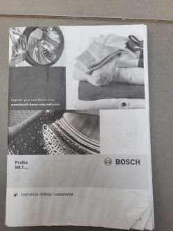Instrukcja obsługi pralki Bosch z obrazkami bębna i ubrań.