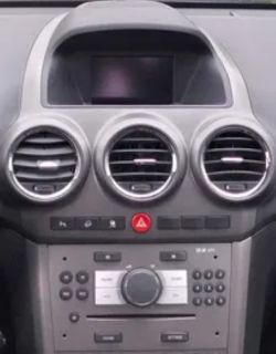 Konsola środkowa Opla Antary z 2007 roku z radiem CD30 MP3 i wyświetlaczem GID