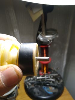 Whirlpool ADG6240: Naprawa pompy myjącej, wymiana łożysk, pomysł z teflonem, pompy z elektroniką