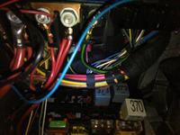 VW Passat 2000 ATJ PD 3B - Czy brak przekaźnika III wycieraczek to problem?