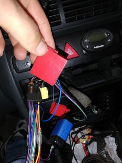 Audi A3 8L: Montaż radia nieoryginalnego - problem z kostką czerwoną i żółtą