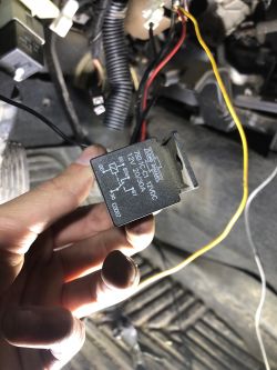 Volvo V40 98r - jak wyłączyć alarm po podłączeniu nowego akumulatora?