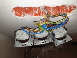 Fitters connect sockets in different ways, is it the right one? Fitters connect sockets in different ways, is it the right one?