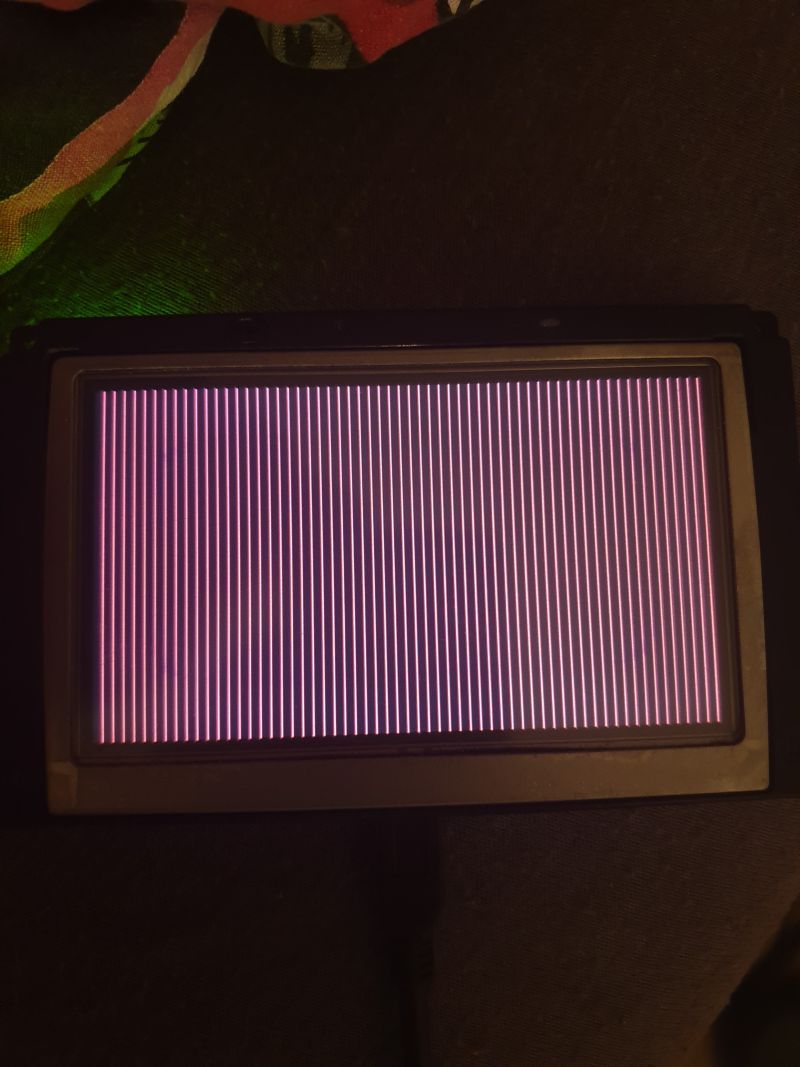 TomTom Eclipse II pionowe paski na ekranie po włączeniu