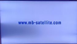 Ekran telewizora z ciemniejszym zacienieniem po lewej stronie i adresem www.mb-satellite.com.