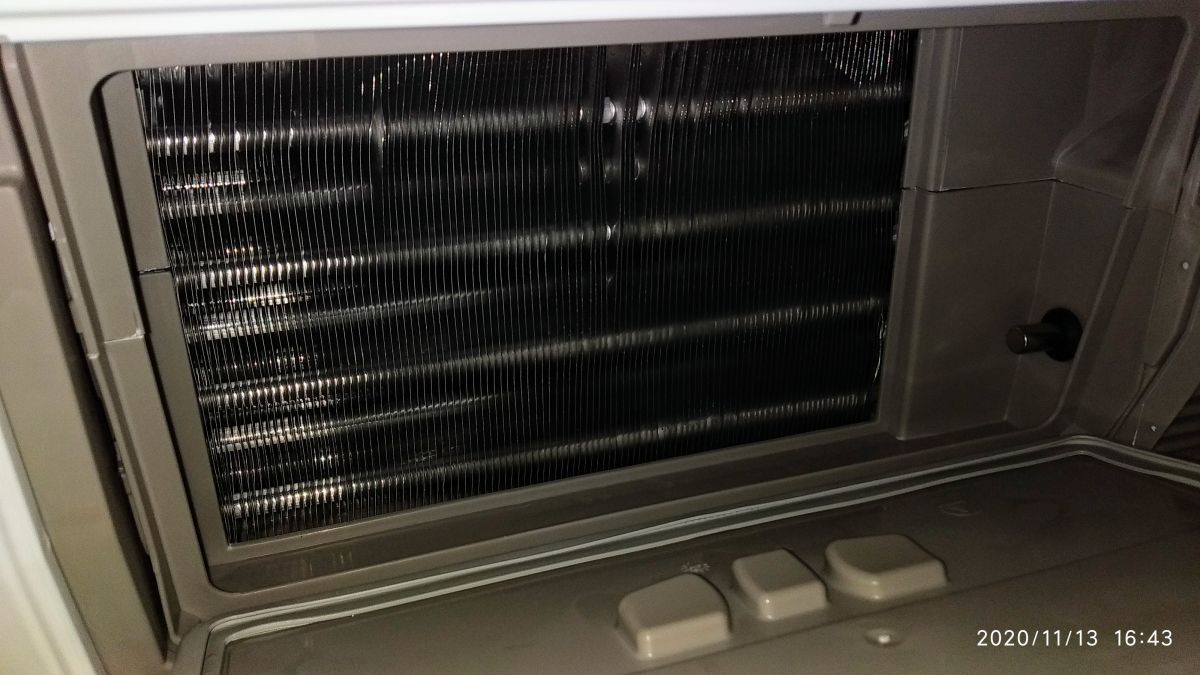 [Rozwiązano] Electrolux EW8H458BP - Pogięte blaszki kondensatora