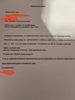 Wydrukowane pismo reklamacyjne dotyczące wadliwego telewizora z częściowo zamazanymi danymi