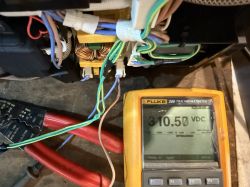 WMF 450 – czy silnik JOHNSON DC771 230V DC pasuje jako zamiennik oryginału?