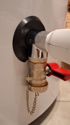 Close-up of a plumbing connection without a tee fitting.