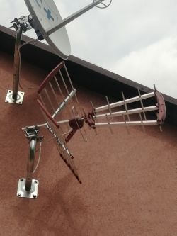 Wzmacniacz antenowy - aktywny czy pasywny? Analiza Mux i wpływ zasilacza na odbiór TV