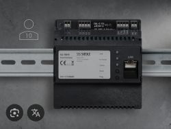 Moduł SSS Siedle SG 150-0 Smart Gateway zamontowany na szynie.