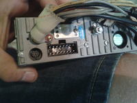 Eonon 0858 - Gdzie znaleźć kabel zasilający lub przejściówkę?