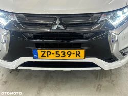 Close-up of the front of a Mitsubishi car with a Dutch license plate ZP-539-R.