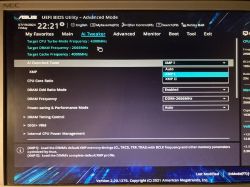 Zrzut ekranu narzędzia UEFI BIOS Utility w trybie zaawansowanym.
