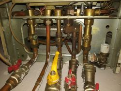 Vaillant VUW 240 - 3: niskie ciśnienie / zawór napełniający Vaillant VUW 240 - 3: niskie ciśnienie / zawór napełniający