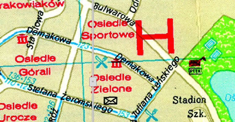 Fragment starej mapy z nazwami osiedli, ulicą Demakową i stadionem, z dużą czerwoną literą H