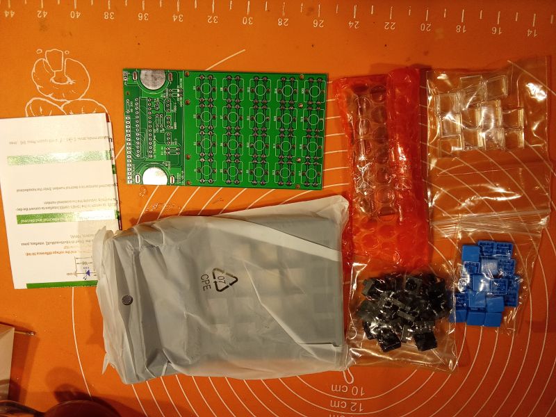 Zestaw części do samodzielnego montażu kalkulatora elektronicznego