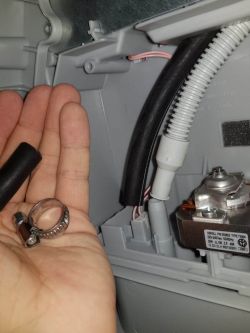 Bosch WTH85200PL Dryer - Connecting the WTZ1110 Drain Hose: Find Connection Point & Steps