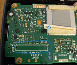 Naprawa urwanego złącza 40 pin w MIO MiVue 786 - czy to możliwe?