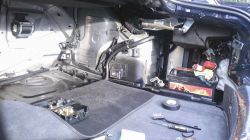 VW Phaeton - Topi sie kabel zasilający i bezpiecznik 300A.