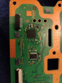 Napęd w PS4 PRO 7016B - brak obracania płyty, manualne kręcenie pomaga