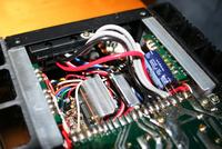 Podłączenie głośników i zasilania w Kenwood KAC-7200 - instrukcje