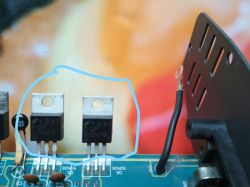 Wzmacniacz samochodowy VRA1.0 - Brak dźwięku, pali się dioda protect.