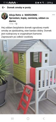 Domek ogrodowy Smoby w ofercie „za darmo” na Facebooku Plastikowy domek ogrodowy Smoby z czerwonymi okiennicami i zjeżdżalnią.