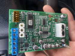 Płytka czujki Risco iWise 800QBG3 z widocznymi złączami i komponentami elektronicznymi