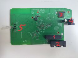 Płytka PCB routera TP-Link Deco M4 z oznaczonymi komponentami elektronicznymi
