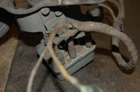 Dlaczego klakson Sanor z Forda Taunus nie działa po podłączeniu do 12V?