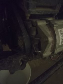 Dlaczego ciągnik Ursus C-330 buczy przy wyższych obrotach?
