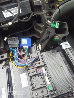Opel Insignia - Podłączenie zielonej kostki wyświetlacza w radiu Tesla: porady i wskazówki