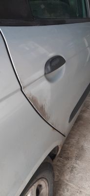 Dziwny tłusty nalot na rantach drzwi tylnych Renault Scenic 1 po przejechaniu 1000 km