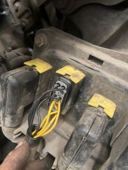 Daf 105 xf: Kontrolka zużycia okładzin, sprawdzenie zasilania w kostce od czujnika
