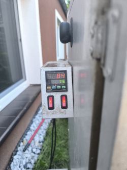 Ustawienia fabryczne sterownika wędzarni Borniak 150 – jakie parametry?